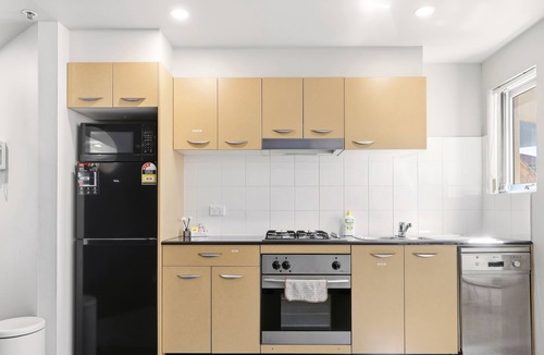 Cronulla Apartment | MetaWise BNB Modern 1Bed in Central Cronulla 6
