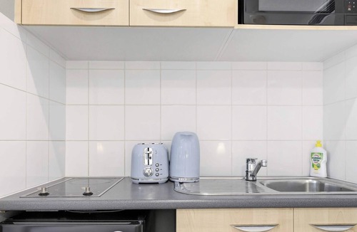 Cronulla Apartment | MetaWiseBnB Cronulla Beach Walk to Train & Shops 4