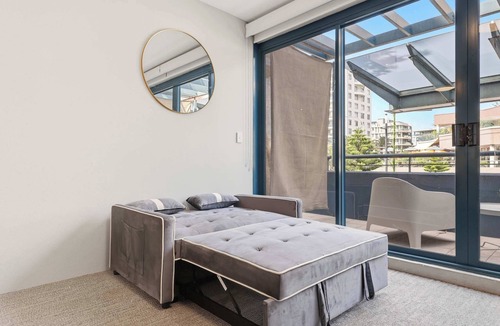 Cronulla Apartment | MetaWiseBnB Cronulla Beach Walk to Train & Shops 4