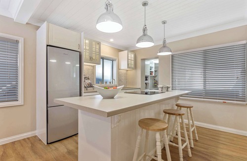 Deception Bay House | MetaWiseBnB Waterfront 3BR Coastal Escape