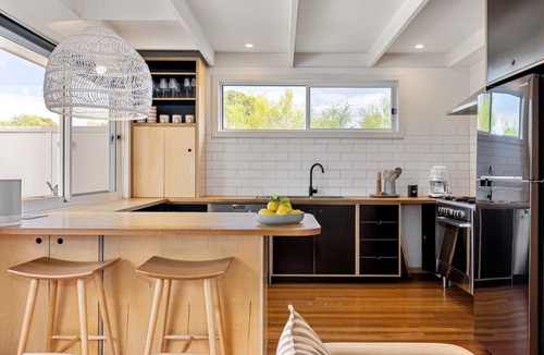 Rye House | MICHAELS SCANDI ENTERTAINER 2 LEVEL BEACH HOUSE, RYE