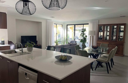 Padbury House | Mid-century Elegance in a leafy garden