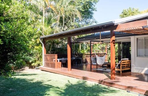 Dicky Beach House | Mid-Century Modern Retro Beach House