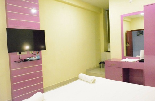 Valparai Hotel | Mid Elevation Hill Station Stay