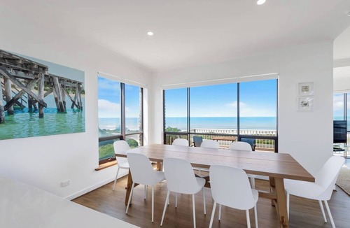 Middleton House | Middleton - Absolute Beachfront - Wi-Fi and Linen Included