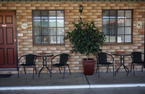 Miles Hotel | Miles Outback Motel