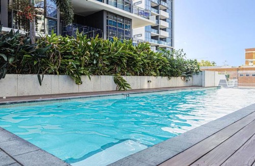 Milton Apartment | Milton Luxe 1Bd with City Views Pool Car Park Balcony Walk to Suncorp