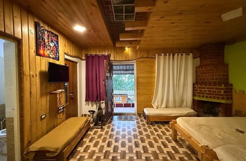 Vattakanal Cottage | Misty 7-Bedroom Hill Retreat in Kodaikanal–Perfect for groups & Artists