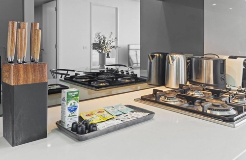 South Melbourne Apartment | Modern 1-Bed Apartment Close to Attractions
