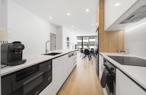 Manuka Apartment | Modern 1-Bed with Incredible Building Amenities