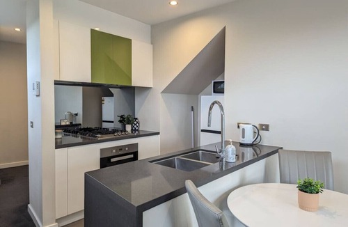 Curtin Apartment | Modern 1br split-level apartment