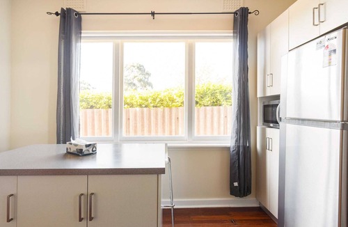 Perth Apartment | Modern 2 Bed 1 Bath Apartment Luxury Location