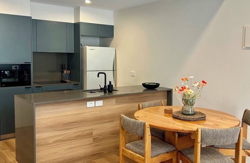 Bruce Apartment | Modern 2 Bed, courtyard apartment near city