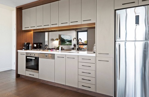 Essendon Apartment | Modern 2-Bed Essendon Apartment With Views