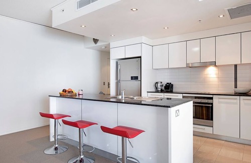 Broadbeach Apartment | Modern 2 Bedroom Apartment in Sierra Grand - CoastHM