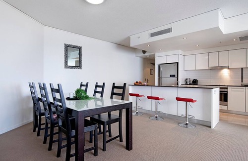 Broadbeach Apartment | Modern 2 Bedroom Apartment in Sierra Grand - CoastHM