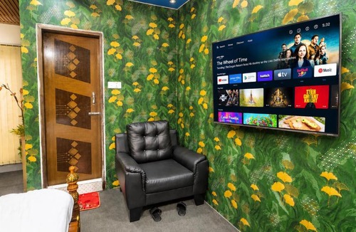 Dhaka Apartment | Modern 2 Bedroom Studio in Dhaka - AC, WiFi & Kitchen