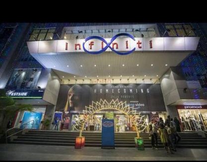 Lokhandwala Complex Apartment | Modern 2bhk in main Lokhandwala WITH WI FI