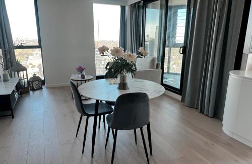 Box Hill Apartment | Modern 2BR Apartment in Box Hill
