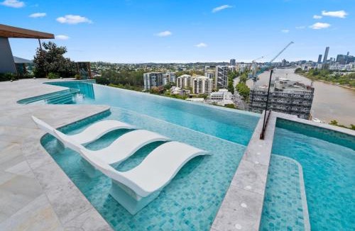 Toowong Apartment | Modern 2BR Apartment on Coronation Drive, Toowong