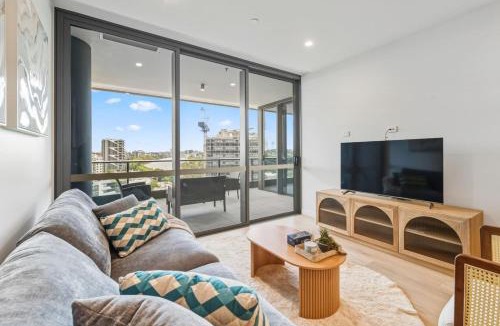 Toowong Apartment | Modern 2BR Apartment on Coronation Drive, Toowong