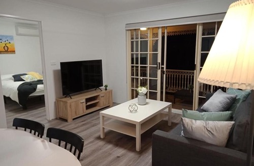 Manuka Apartment | Modern 2BR Apartment - Parking in Griffith