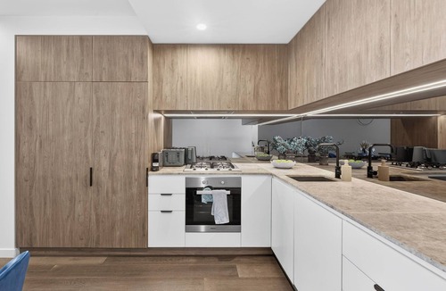 Fortitude Valley Apartment | Modern 2BR Fortitude Valley Apt + Balcony Views