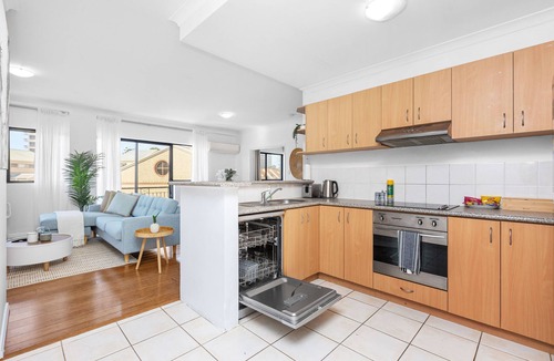 East Perth Apartment | Modern 2BR Pool Gym Parking