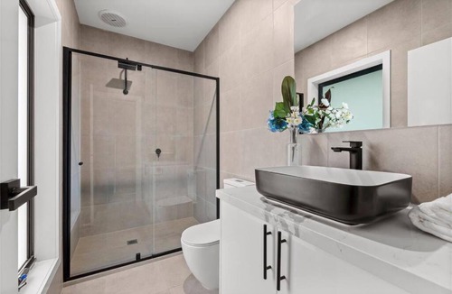 Preston Apartment | Modern 2BR Townhouse Preston Long Term Stays & Pet Friendly