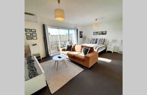 Cape Woolamai Apartment | Modern 3 bedroom apartment, beach, surf & shops