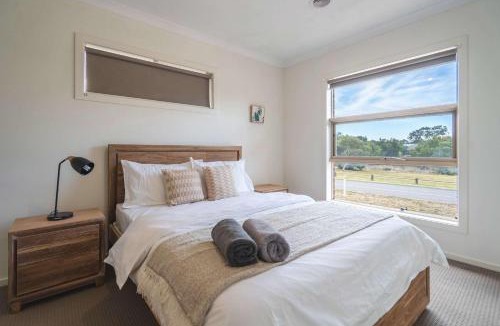 Doreen House | Modern 3B2B1C Home in Doreen