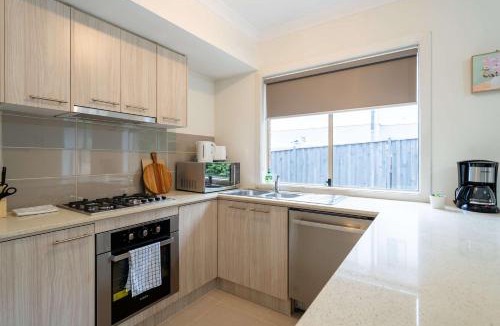 Doreen House | Modern 3B2B1C Home in Doreen