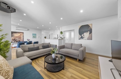 Ultimo Apartment | Modern 3BR Apt w Parking near ICC & Darling Harbour