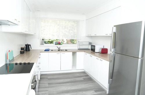 Werrington House | Modern 3BR Home Free parking Patio Workspace