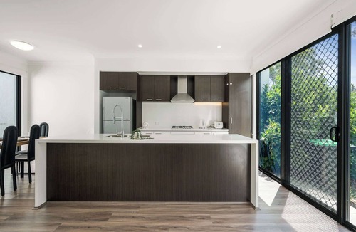 Austral House | Modern 3BR House, 7min Drive to Leppington Station