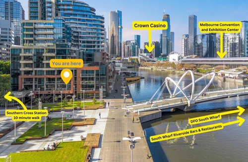 Docklands Apartment | Modern 3BR Melbourne Waterfront Apartment with Resort Amenities in Docklands