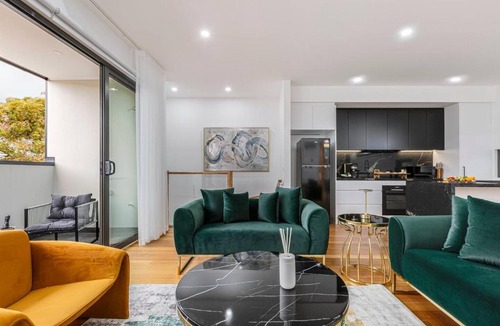 Williamstown North House | Modern 3BR Opposite Heritage Train Museum