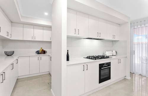 Dianella House | Modern 3BR Retreat + Alfresco & Double Garage.
