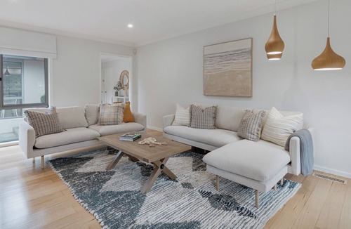 Waramanga House | Modern 3BR with gardens in Waramanga