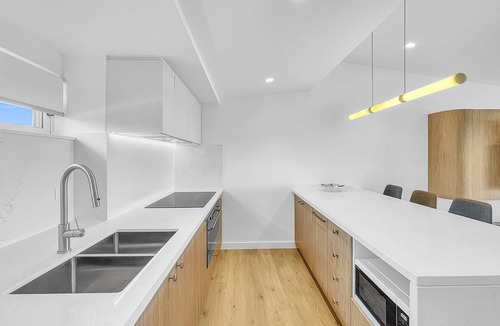 Batemans Bay Apartment | Modern 4-Bed Townhouse with Water Views