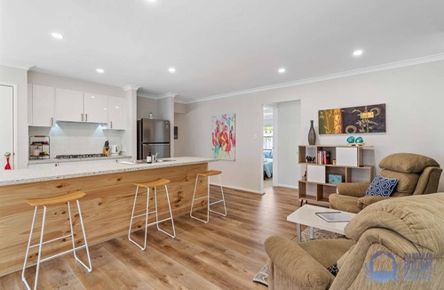 Halls Head House | Modern 4BR Halls Head holiday home close to all amenities