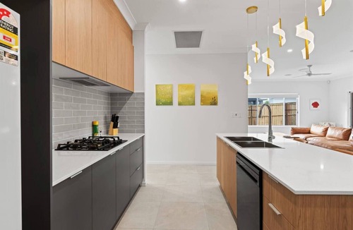 Park Ridge House | Modern 5BR Home in Peaceful Park Ridge Estate