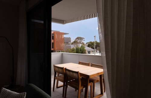Cheltenham Apartment | Modern apartment with Park views in Cheltenham