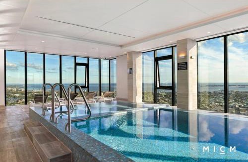 Southbank House | Modern Asian Gem 3BR - Pool, Gym & 2 Free Parking