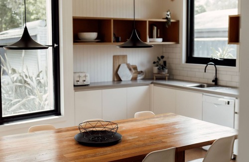 Silverleaves House | Modern Beach House - 150m to beach