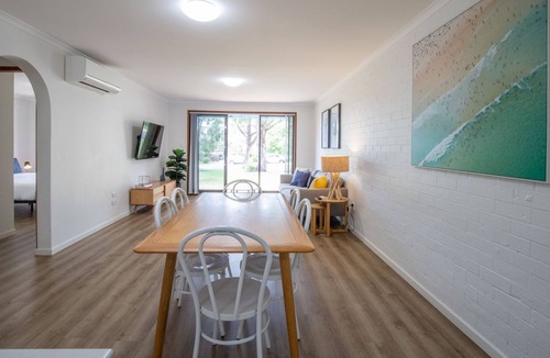 Surf Beach House | Modern Beachside Comfort 3 Minutes to the Beach