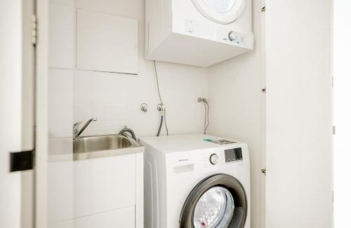 Broadbeach Apartment | Modern Broadbeach 2BR Apartment - Pet Friendly