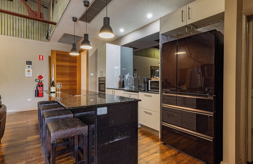 Newcastle West Apartment | Modern CBD Apartment | Stylish