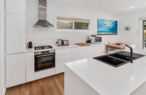 Mornington Apartment | Modern, Charming and Characterful. Fully Renovated