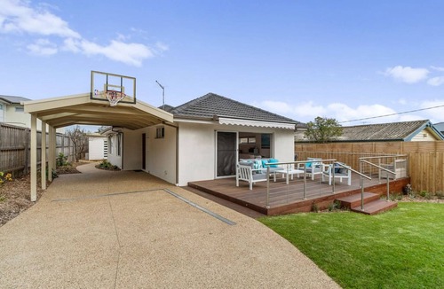 Mornington Apartment | Modern, Charming and Characterful. Fully Renovated
